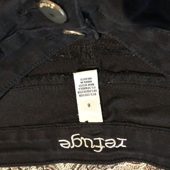 Refuge size 6 black denim shorts excellent condition - Picture 3 of 3